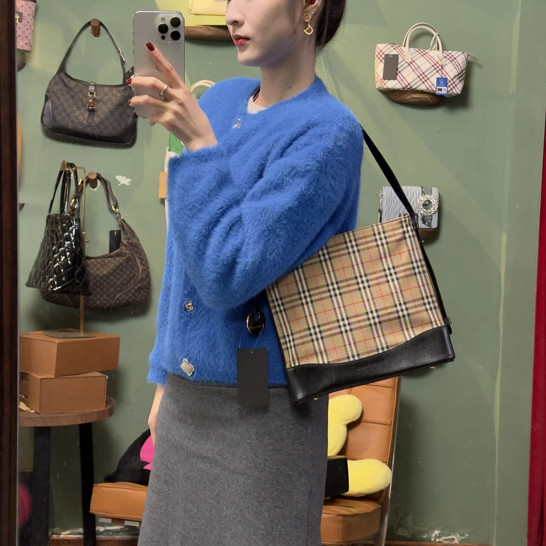 95新 BURBERRY/博柏利 K387巴宝莉黑底小托特单肩包网红时尚休闲