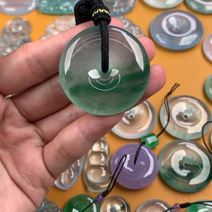 颈饰未镶嵌翡翠…..