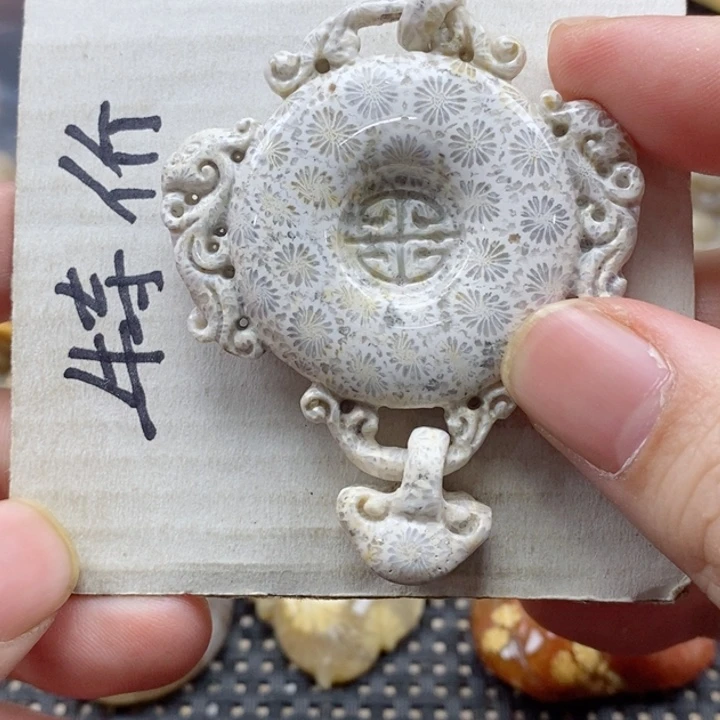 硅化珊瑚（珊瑚玉）颈饰未镶嵌