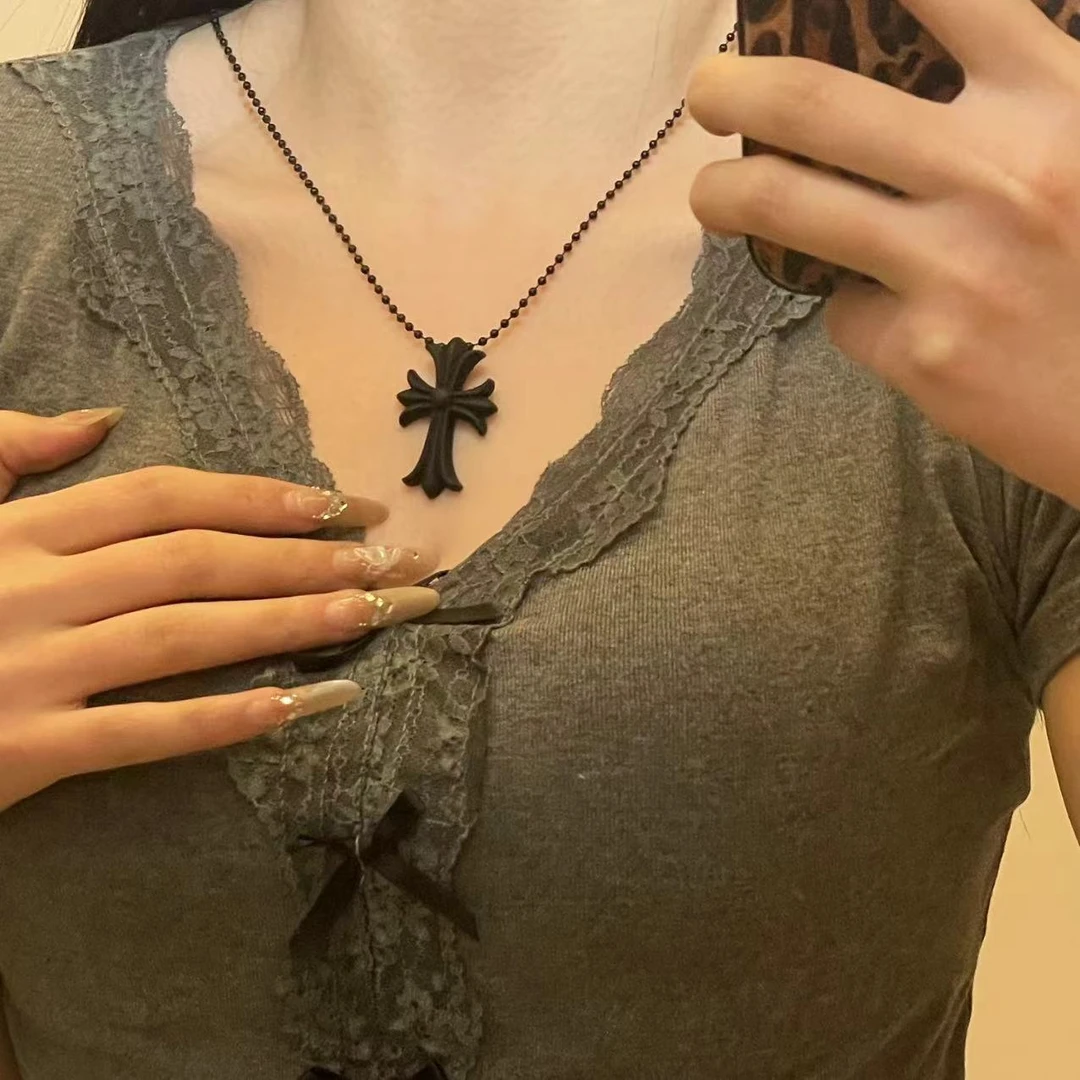 锌合金项链 2167K罗心同款黑色十字架项链双层叠戴长款锁骨链女