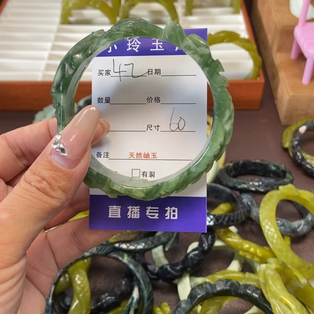 蛇纹石玉手镯未镶嵌