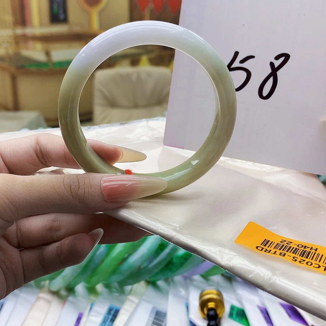 翡翠未镶嵌手镯ghh