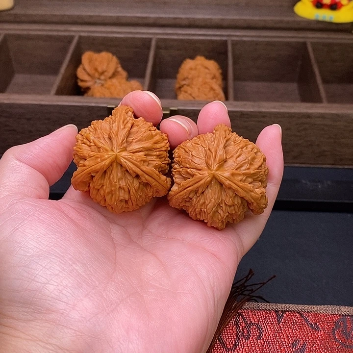 阿***东把件文玩核桃白奔
