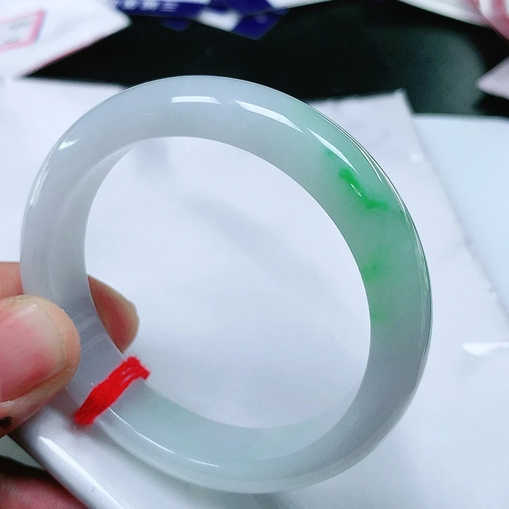 翡翠手镯未镶嵌翡翠手镯未镶嵌