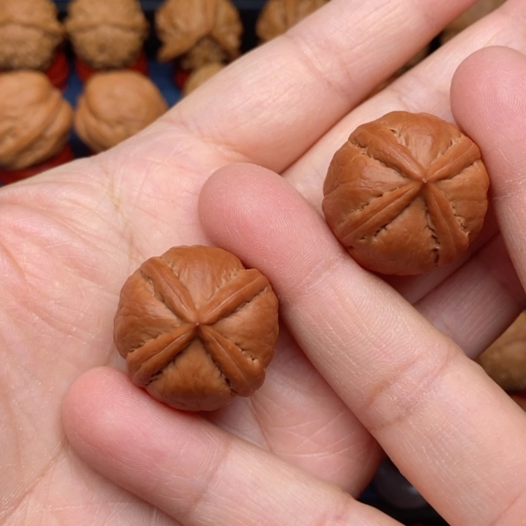 把件文玩核桃手捻野生精品球四棱