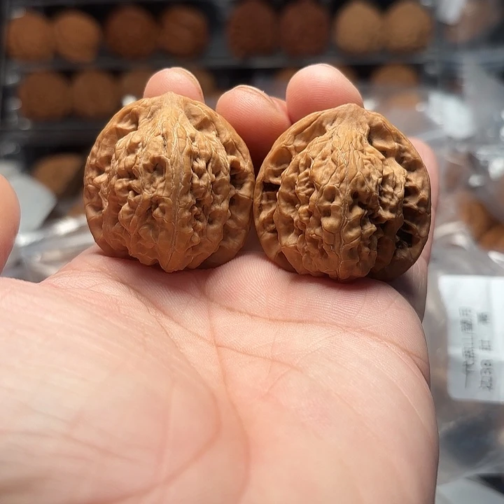 文玩核桃望月狮子38-374