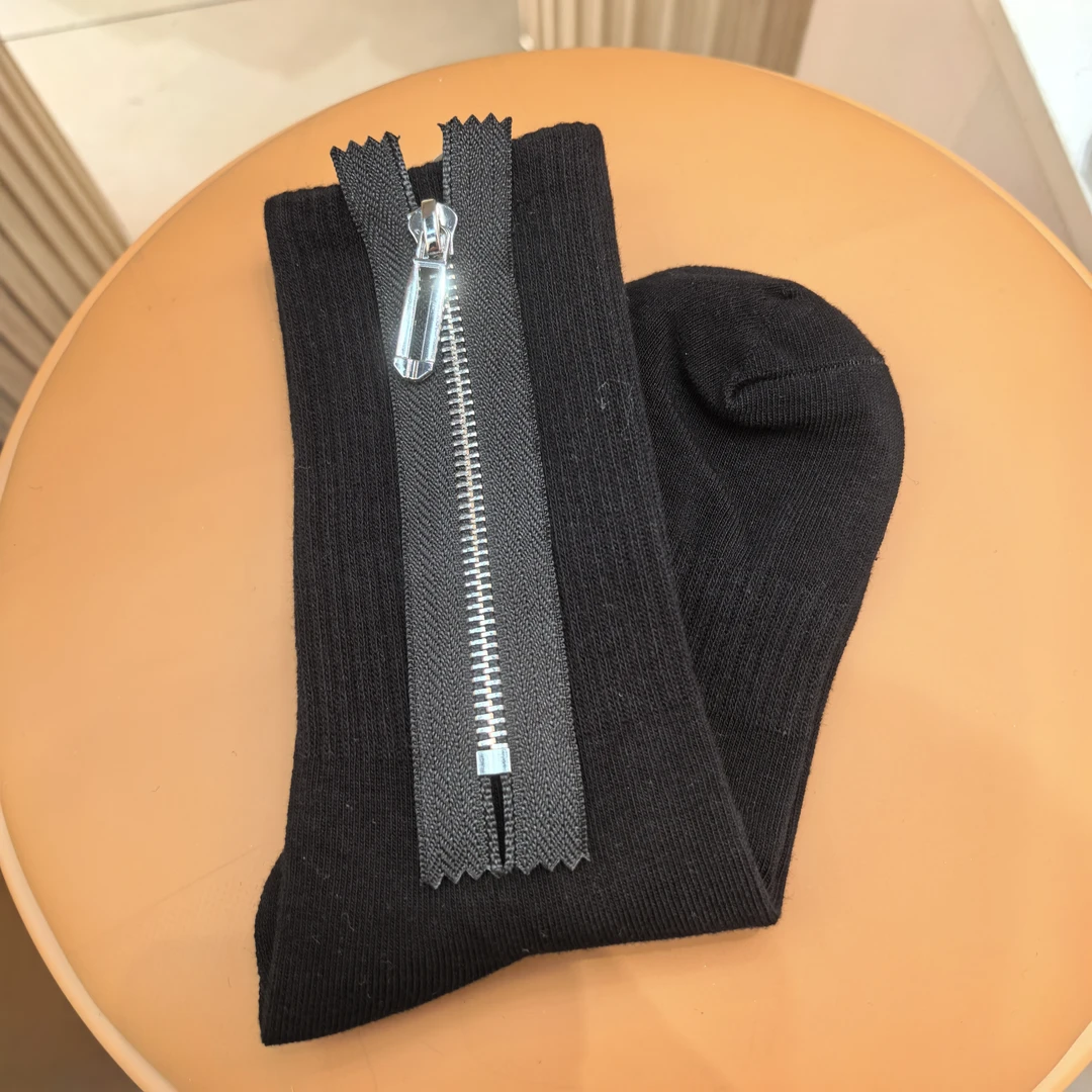 D657黑色拉链款袜子