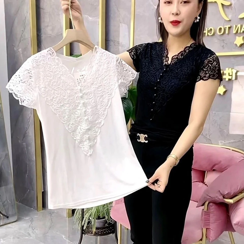 夏季新款时尚蕾丝短袖上衣洋气减龄遮肚复古黑色钉珠V领打底衫女