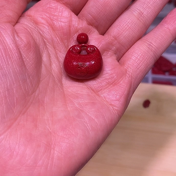 天然辰砂红晶砂小胖福红色吊坠绳