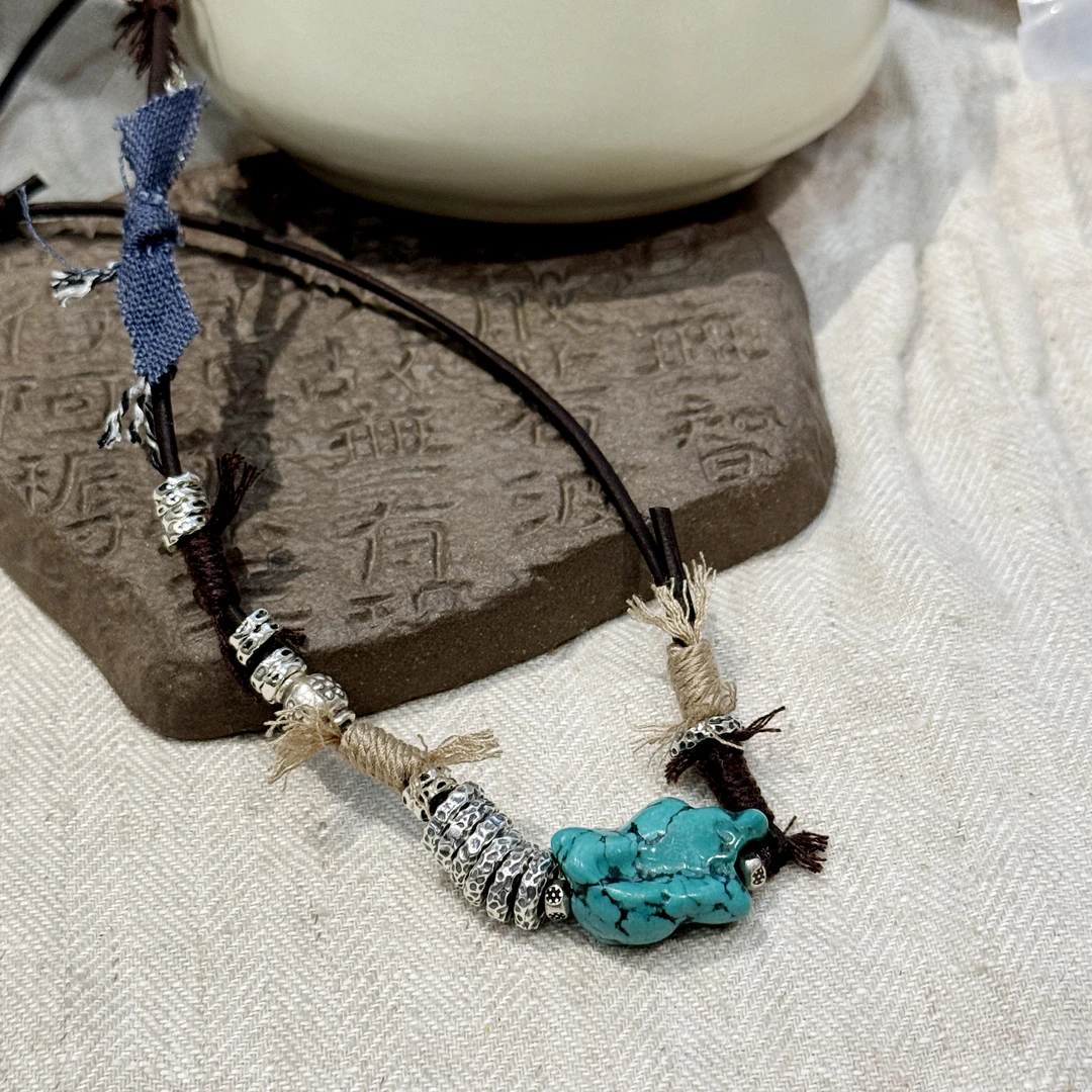 链子足银 N17624 随形蓝色松肌理圈圈盘缠皮绳项链