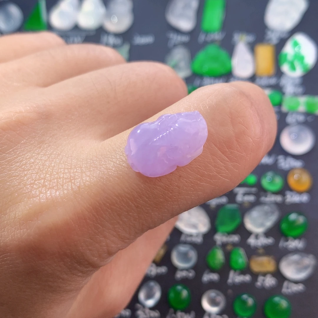 翡翠未镶嵌颈饰紫貔貅