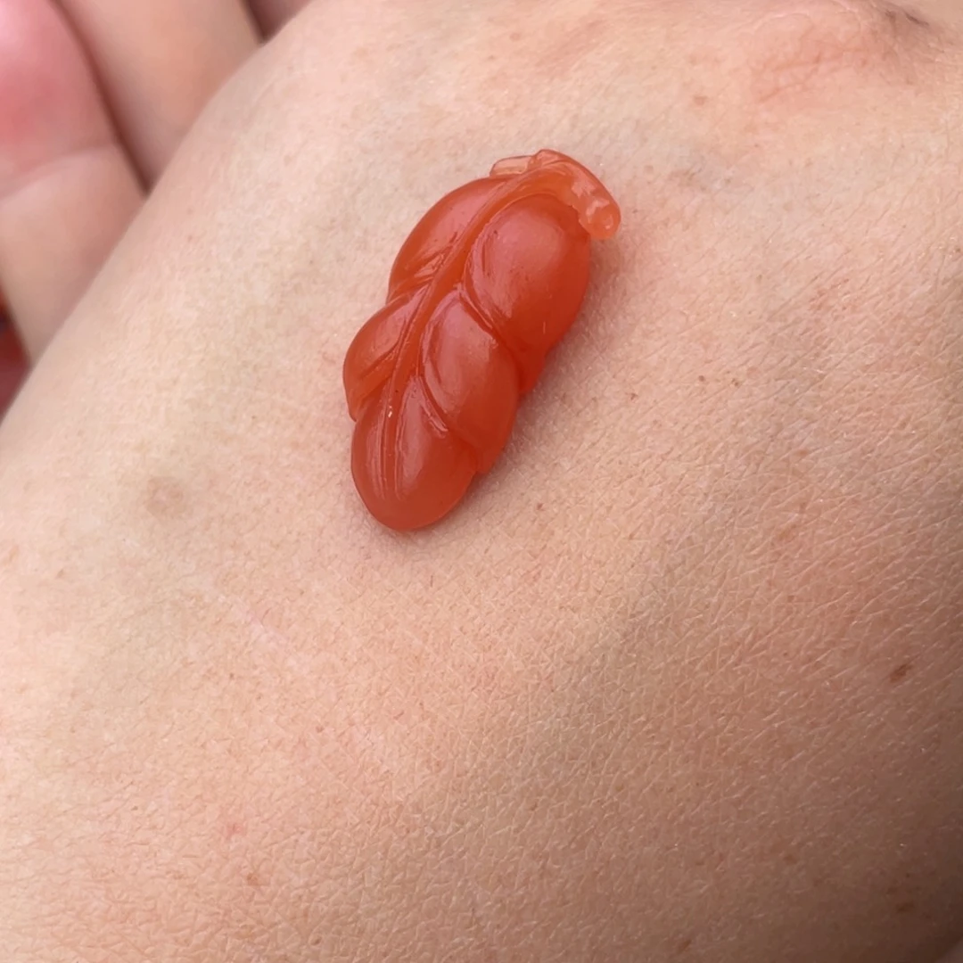 南红玛瑙吊坠未镶嵌