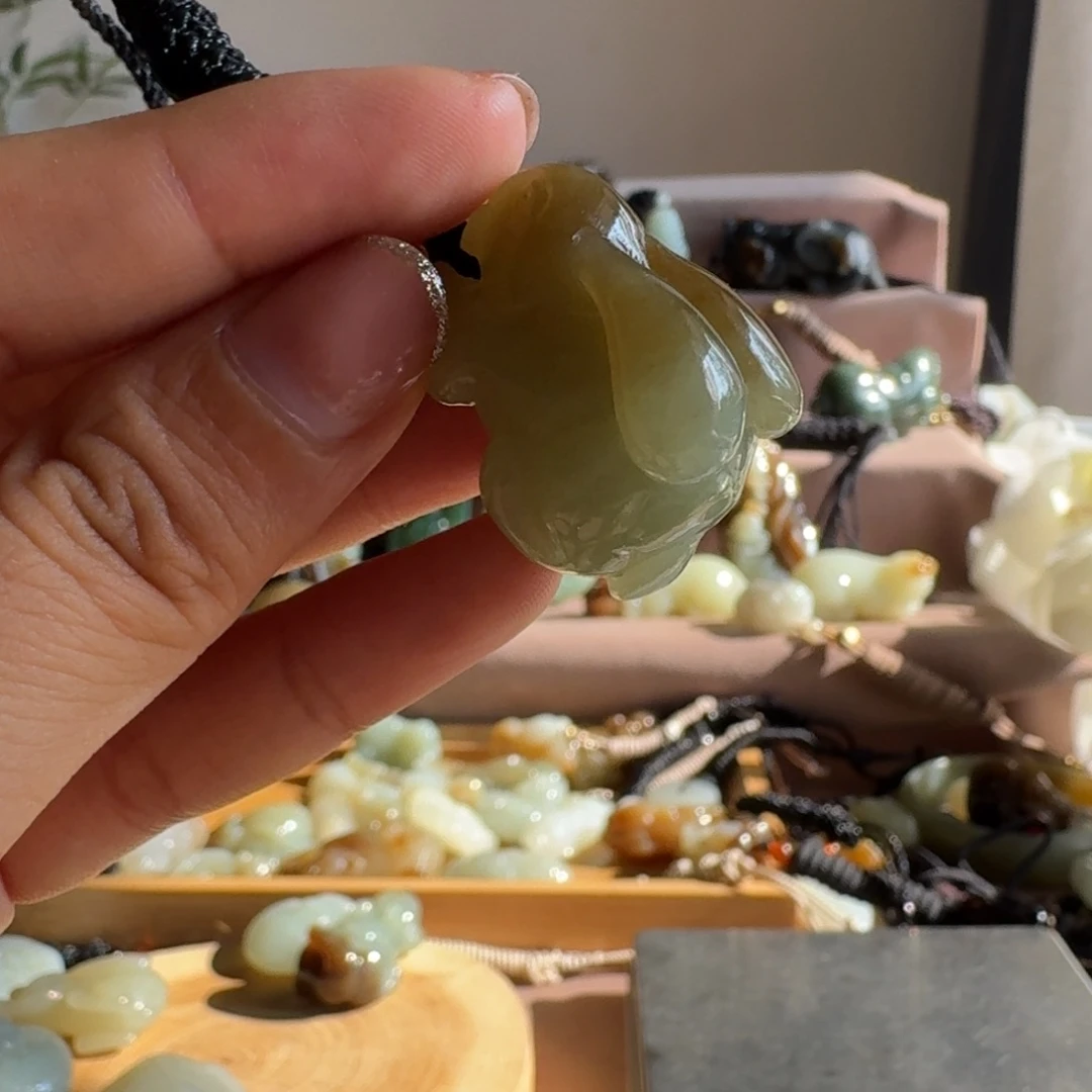 和田玉（糖玉）未镶嵌颈饰