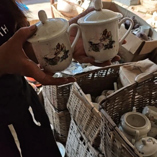 库存微瑕三打白骨精会议杯两个