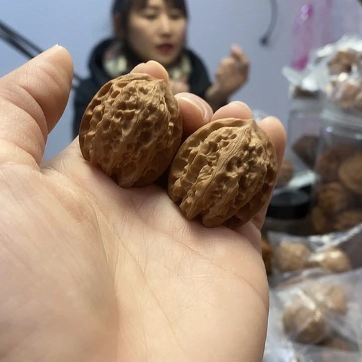 文玩核桃把件31.5蜡皮磐石迷你