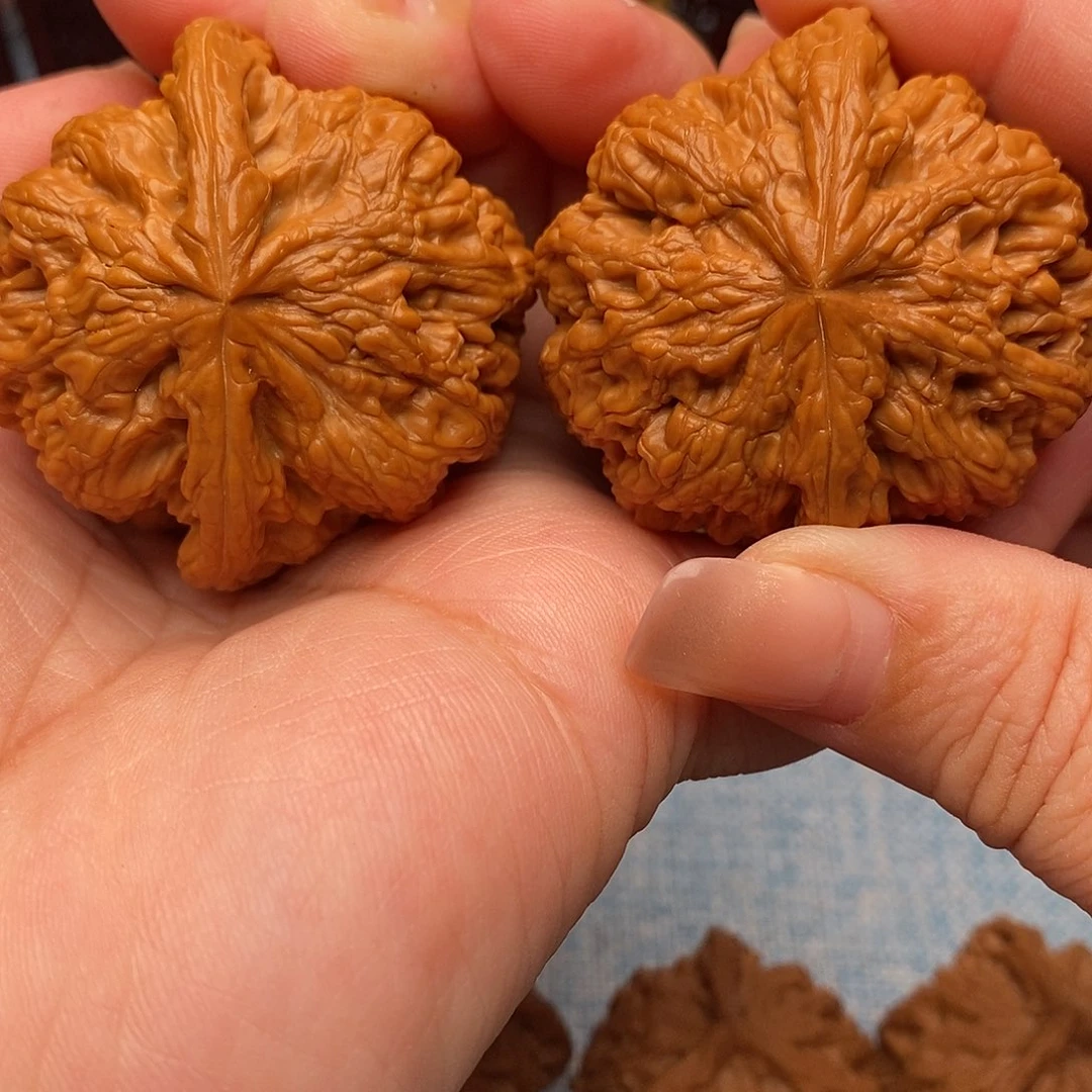 李***文玩核桃把件46全粗筋