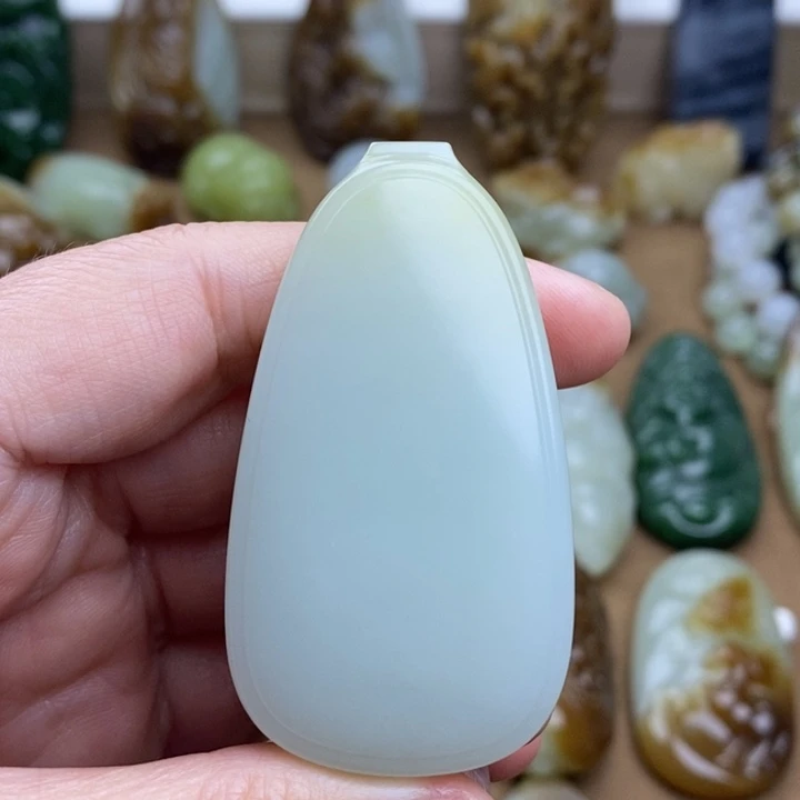 和田玉颈饰未镶嵌黑*