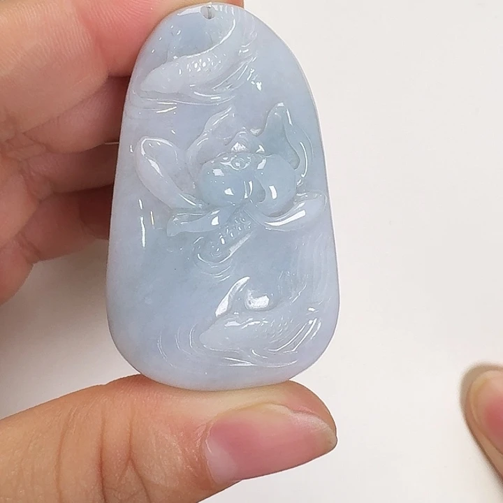 翡翠未镶嵌颈饰鱼牌