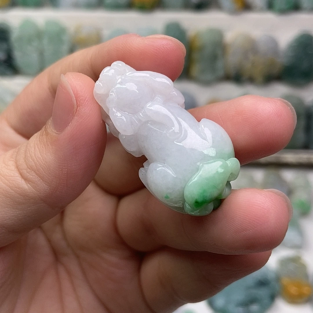 翡翠未镶嵌吊坠(赠链)