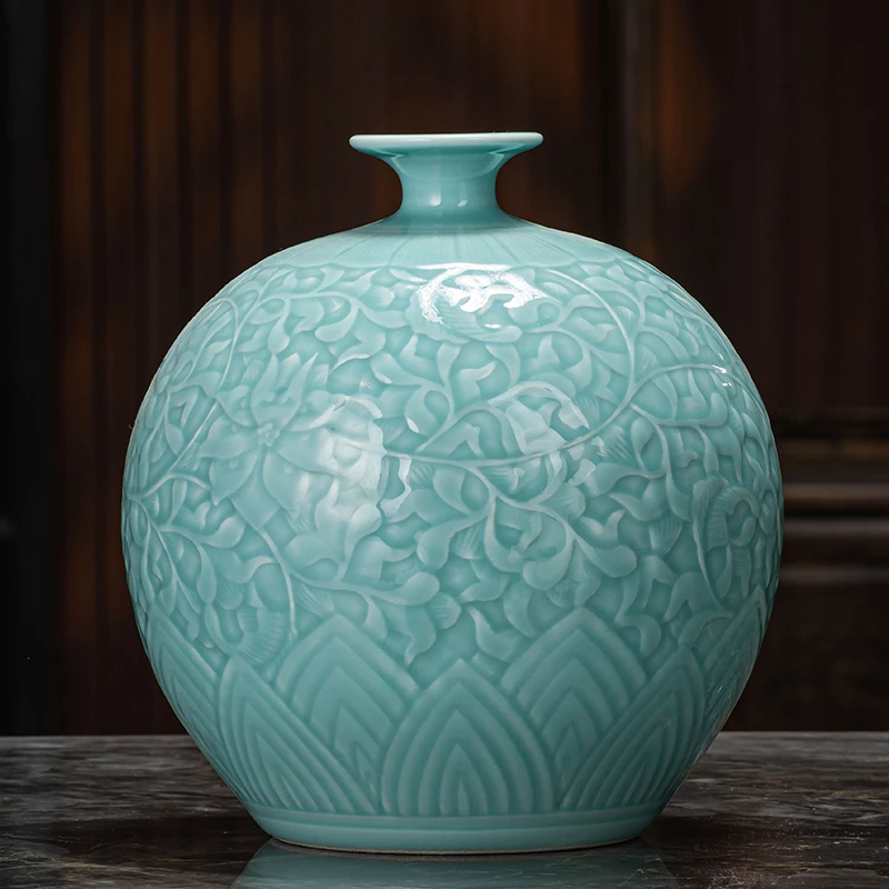 景德镇浮雕青釉石榴瓶中号