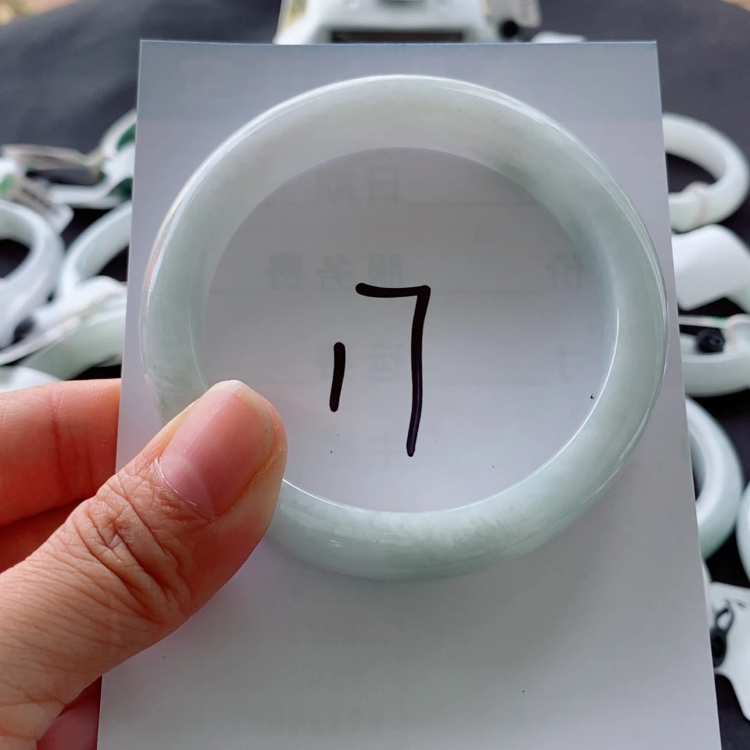 翡翠未镶嵌手镯微瑕手镯