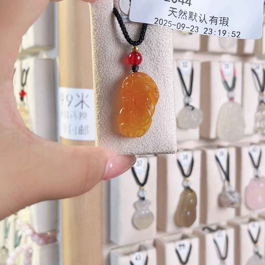 卿****未镶嵌颈饰玛瑙/玉髓