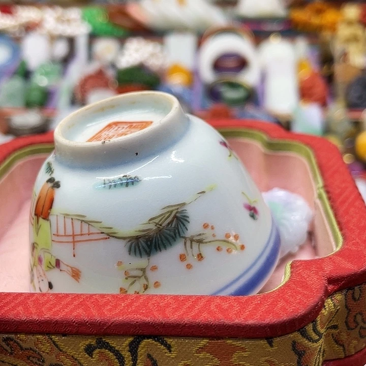 青花手绘小主人杯子