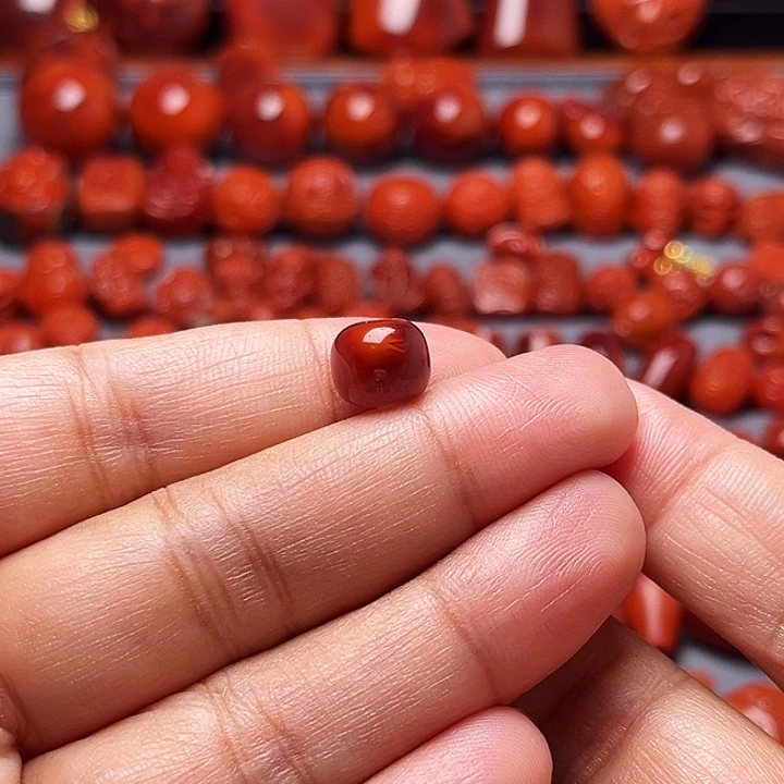 南红玛瑙未镶嵌配饰牛血火焰纹老型9.7mm