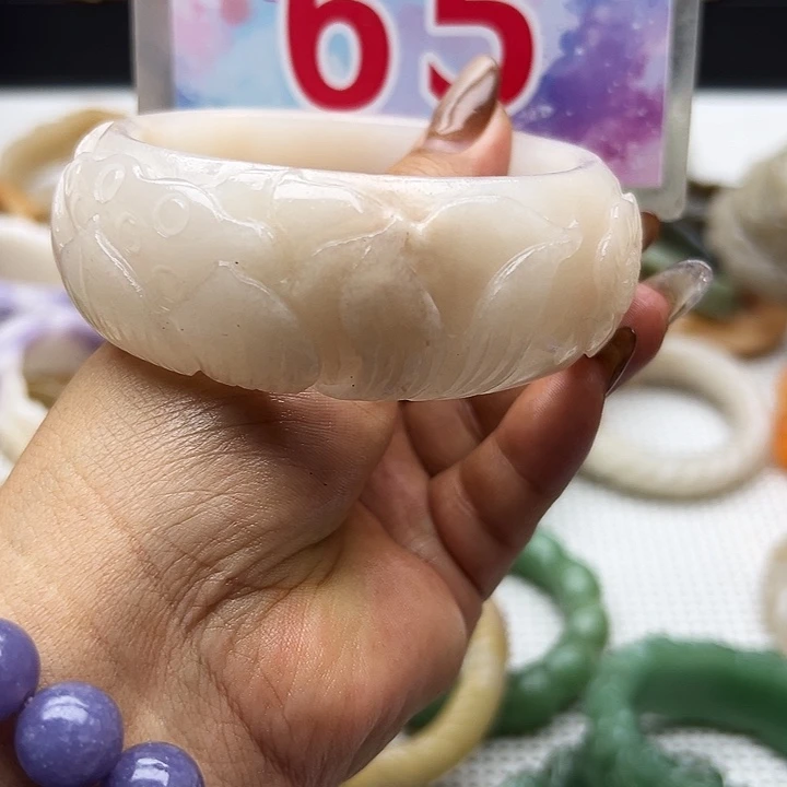 未镶嵌手镯石英岩玉