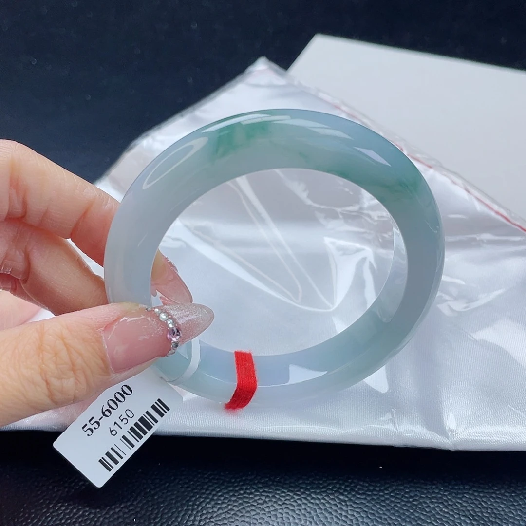 翡翠手镯未镶嵌翡翠