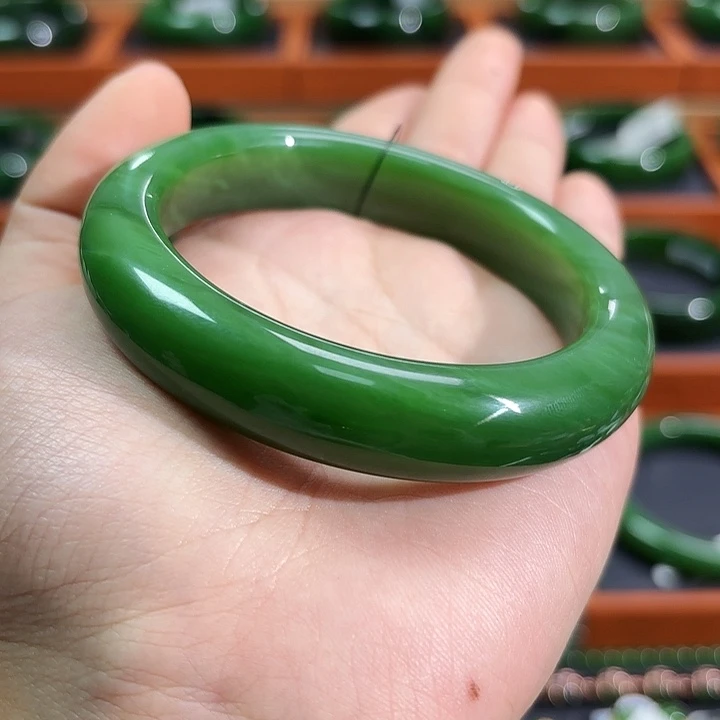 和田玉（碧玉）未镶嵌手镯阳绿正装5758