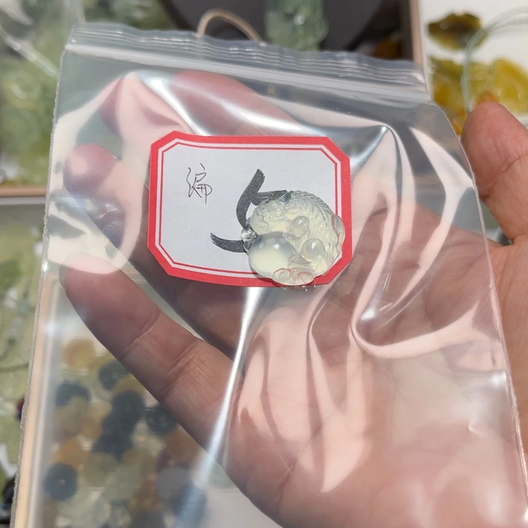 ****蛇纹石玉未镶嵌颈饰
