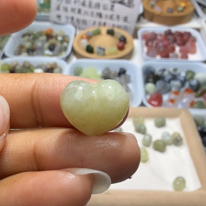 和田玉未镶嵌珠宝奇石