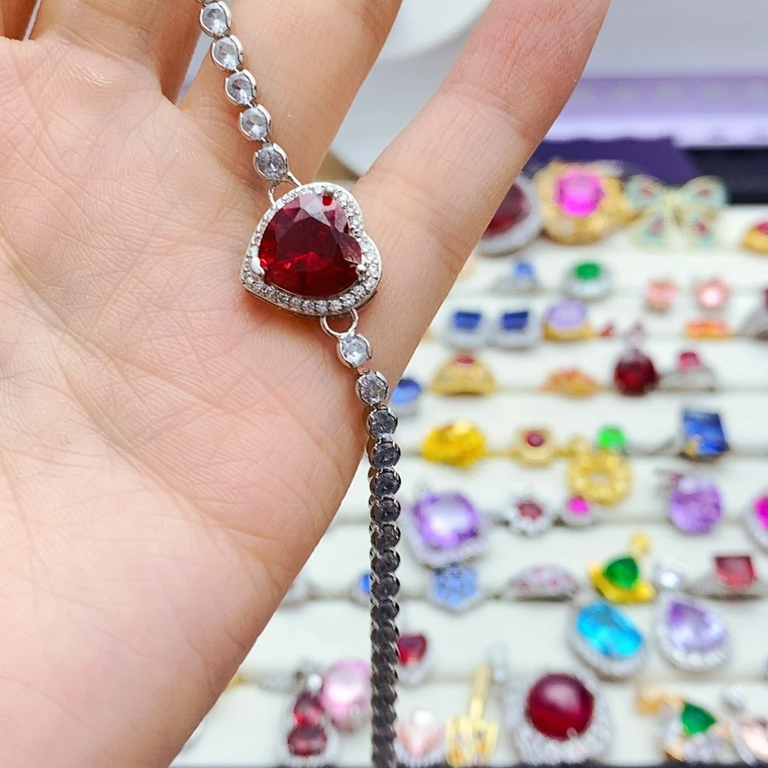 未镶嵌手链红宝石