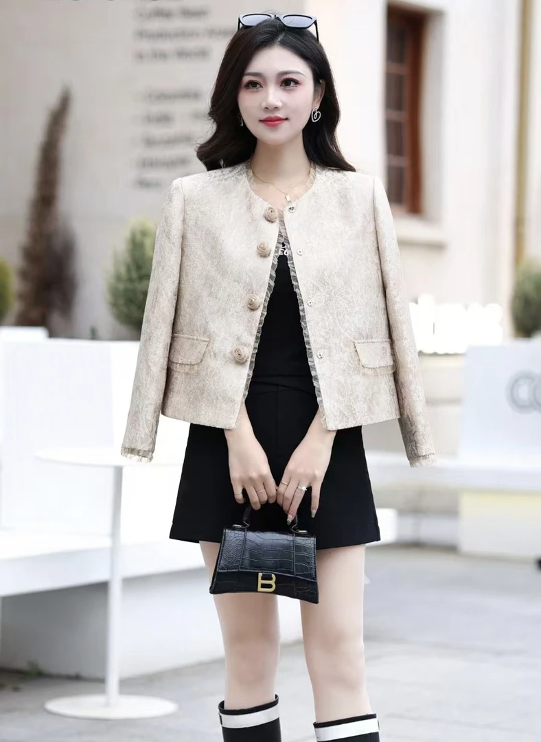 时尚百搭潮流减龄款外套