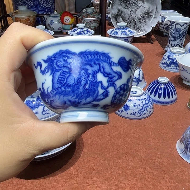 x***a青花四狮舞绣球压手杯