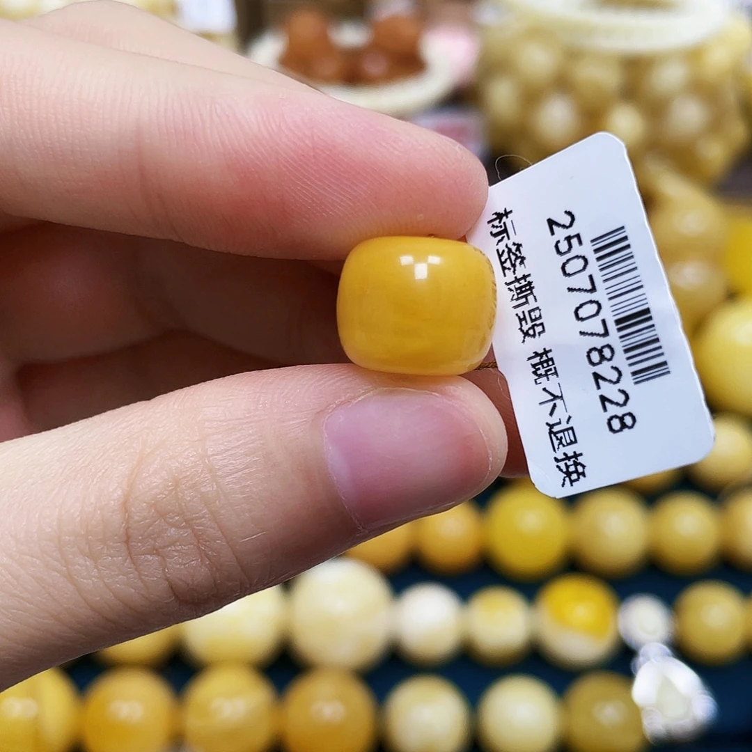 琥珀未镶嵌裸石12.5*10.8mm.