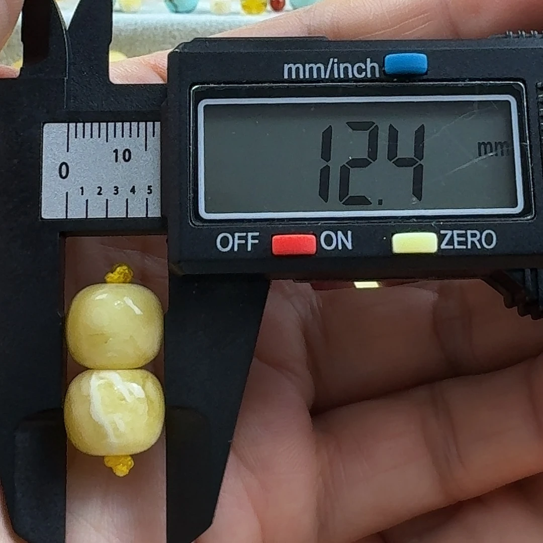 蜜蜡未镶嵌裸石22杂
