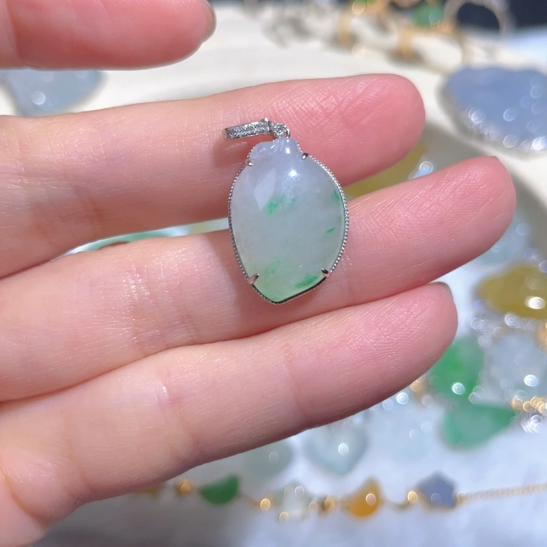 翡翠颈饰18K金镶嵌翡翠