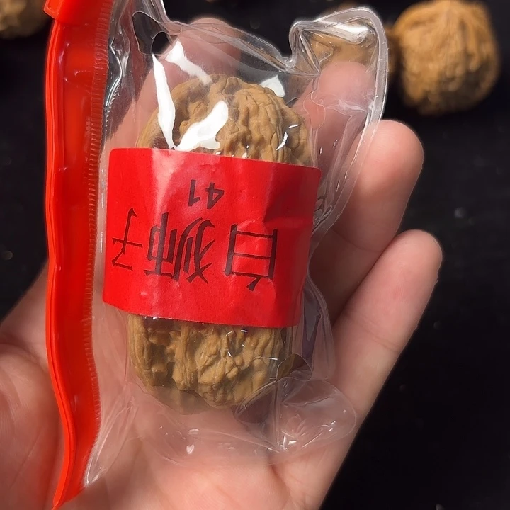 杜***忧大叶紫檀（黑酸枝木类）