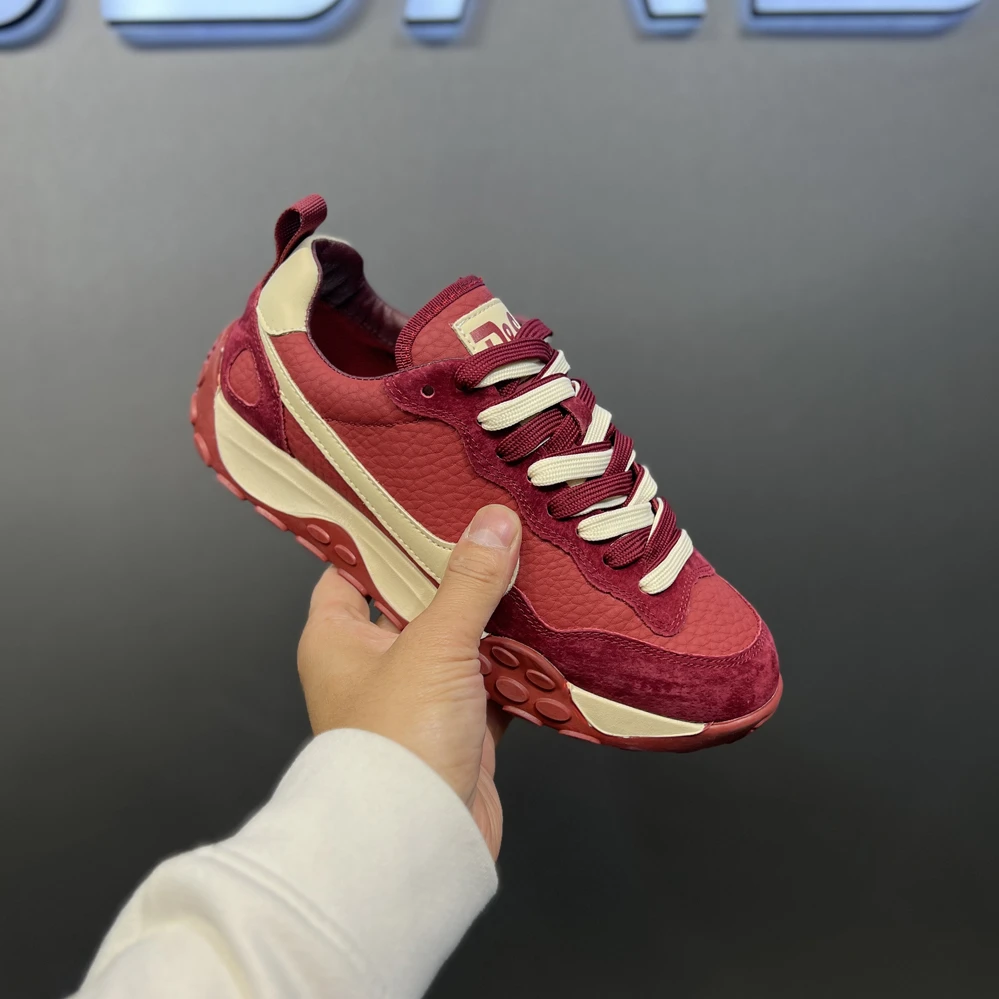 轻奢潮牌LOGO休闲鞋时尚运动百搭软底软面舒适男士潮流开车鞋秋冬