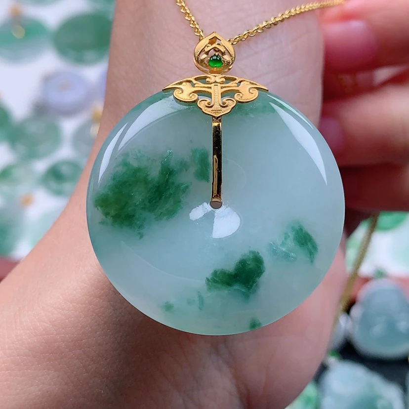 百千翡翠-18k金镶嵌冰润飘绿大平安扣吊坠（尺寸35.2*5.8）