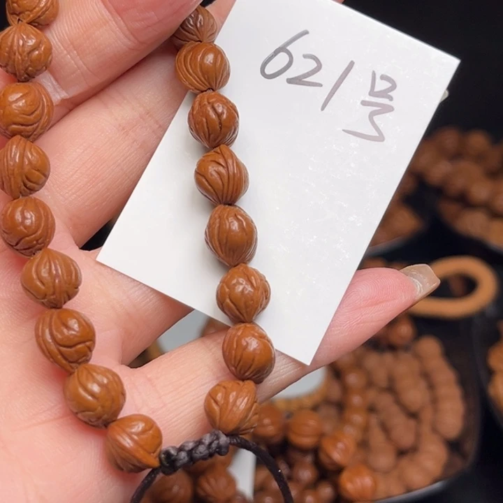 锋***哥桃核吊坠小龙纹9左右手串