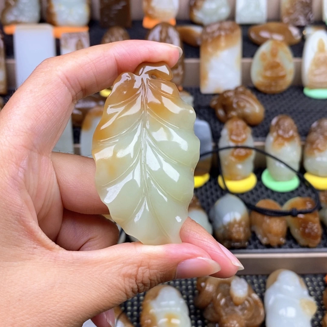 扶***上和田玉未镶嵌颈饰