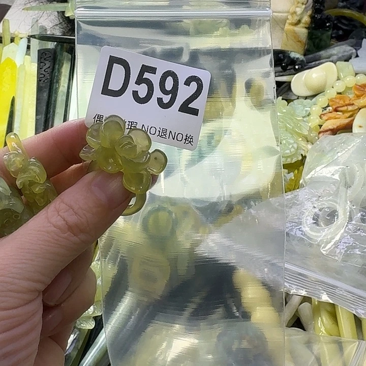 跟***贴蛇纹石玉合金发饰