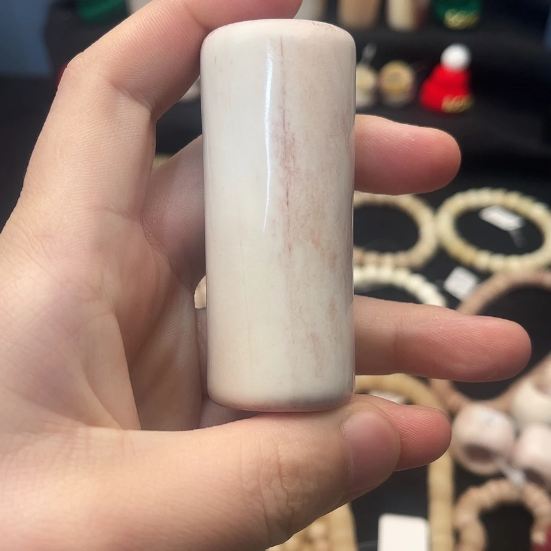 精品驼骨鲜料手把件