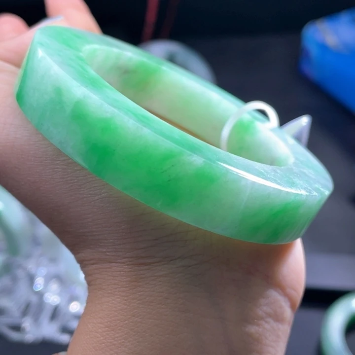 未镶嵌手镯定制翡翠