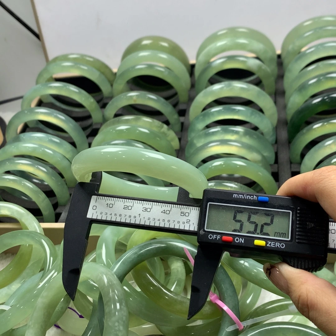 蛇纹石玉未镶嵌手镯420