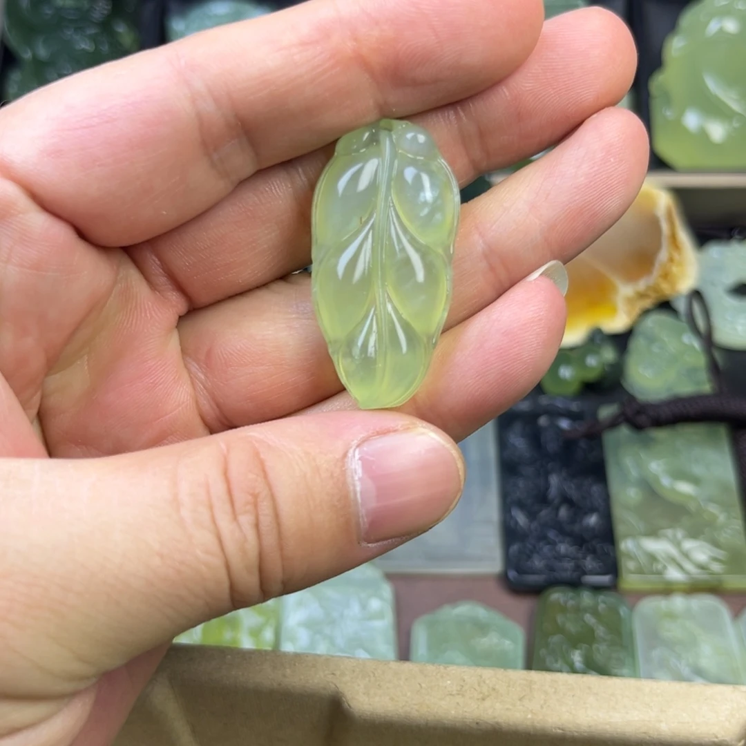 蛇纹石玉未镶嵌吊坠(赠链)