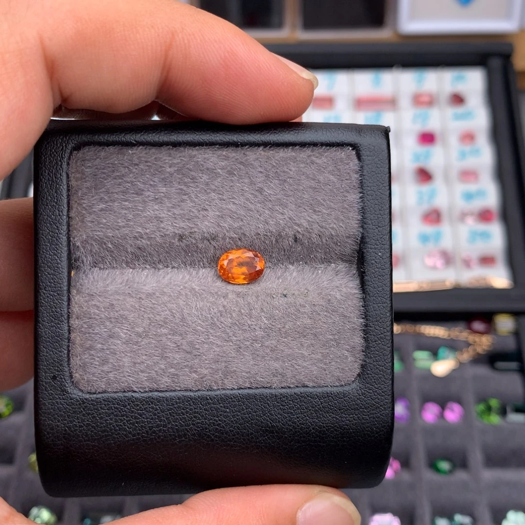 珠宝半成品石榴石（芬达石）未镶嵌